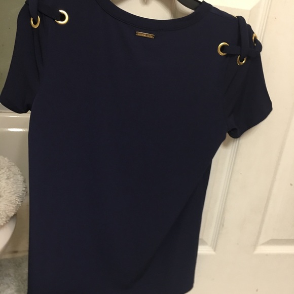 Top - Picture 2 of 3